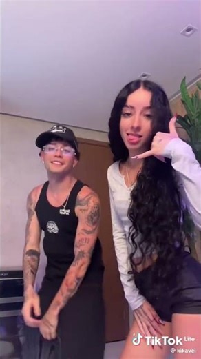 KIKA E SANTANA DANÇANDO-.| { TIK TOK DOS FAMOSOS DANCE }