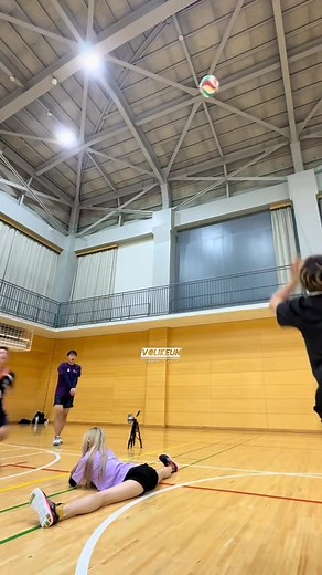 Apa manfaatnya apa ya itu cewe diem di situ🤔 | Volikeun