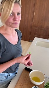 Cameron Diaz on Instagram: "Hey ya’ll just cookin a summer snack. It’s a quick pan roasted corn and fresh pea salad with feta cheese and a champagne orange & garlic vinaigrette.. Pairs well with @avaline white wine !! Hope you enjoy! . Ingredients : -1 ear of corn 🌽 -handful of snap peas -Feta Cheese (crumbled) -1/2 orange -1garlic clove -champagne vinegar -olive oil -@maldonsalt (not a paid advertisement) I just LOVE IT!!"