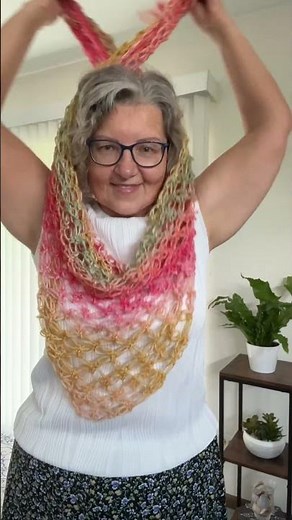 Easy Solomon’s Knot Stitch Triangle Scarf | Crochet with Little Yarn ✨