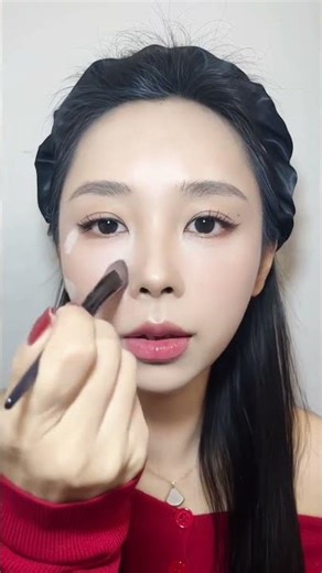 Revamp Your Look with Easy Triangle Makeup Trick