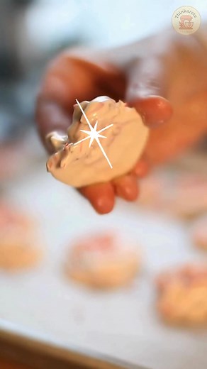 White Chocolate Peppermint Crockpot Candy – Sweet, Festive & Effortless! Creamy, minty, and full of Christmas sparkle 🎄 This White Chocolate Peppermint Crockpot Candy melts together rich white chocolate and crunchy candy canes — it’s a no-bake holiday treat that’s as easy as it is beautiful. Perfect for gifting or cozy snacking by the tree! ✨ 🧂 Ingredients 1 (200 g) bag white chocolate chips 12 oz Baker’s white chocolate bars (or almond bark) ¾ cup crushed candy canes (about 24 mini or 6 large