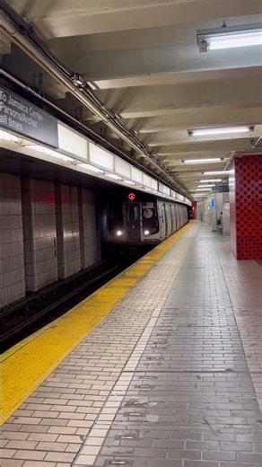 R160A J train arriving at Sutphin Blvd - Archer Av - JFK #mta #nycta #nyc #Jtrain #Ztrain #nyc