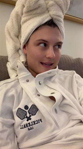 No outfit bc i am truly sleep walking im so tired #5pm #tired #sleepwalking