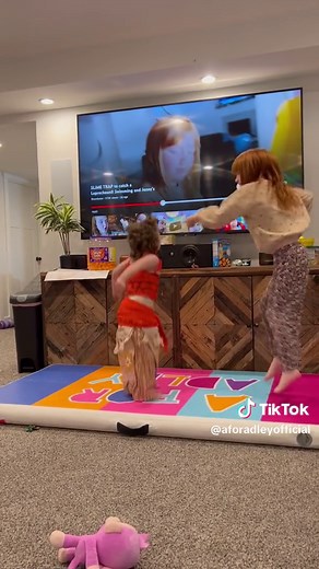 Adley & Navey show you their new dance moves they created!! 🕺💃 #aforadley #aforadleyclips #shonduras #bestdayever