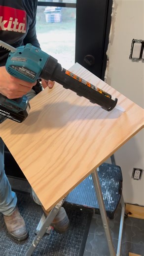 Mykhaylo Panchishak on Instagram: "How to hide pocket screws. @thegorillagluecompany @makitatools #diy #construction #homerenovation #realestate #design #entrepreneur #interiordesign #tipsandtricks #fblifestyle #renovation"