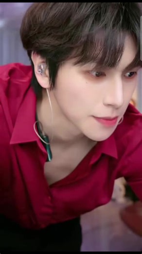 如果你喜欢 Jolly Roger， 欢迎在 Douyin 找到他的官方账号👇 账号名：罗杰_RL ID：595567393 一起加入直播吧✨ 这里有最燃的舞蹈🔥 也有最温柔、最治愈的歌声🎶 #罗杰_RL #jollyroger 💗 #douyin #fyp #viral