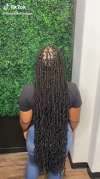 These 36 inch soft loc only took me 3 hours 🔥🔥 Could you wear locs this long? 👀 #AtlantaHairstylist #blackgirlhairstyles #softlocs #waistlengthlocs #mariettasalon