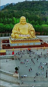 It turns out that awe and tranquility can coexist. (Yunnan Maitreya Buddha)