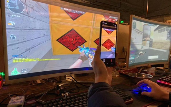 打开CF或CFM进入爆破地图“新年广场”支付宝扫“福”子，集齐福字领红包。