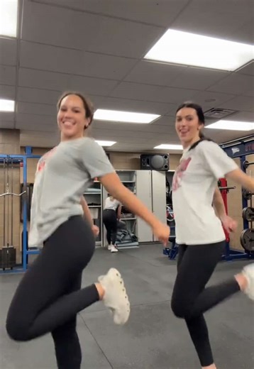 tracky pracky 🏃‍♀️🏃‍♀️@kambreelongg #track #fypシ #goviral #dance #trending