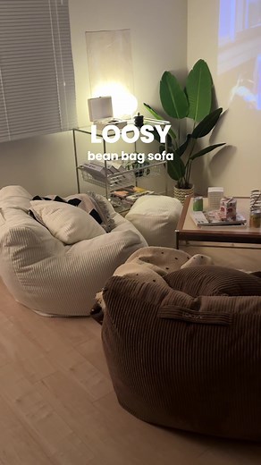 ソファに座ってまったり映画でも見よう🎬