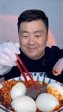 Brother Xiaofeng in 1 Minute Eating a Whole Bottle of Spicy Turkey Noodle Sauce