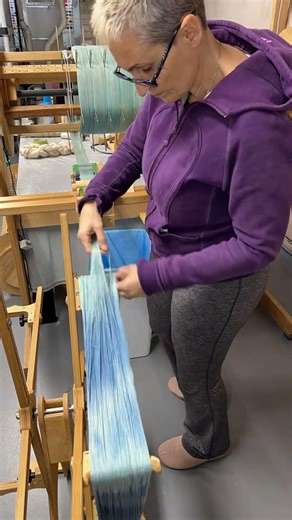 This beaming hack saves hand dyed weavers: How to beam a dyed warp from a skein #weaving #tutorial