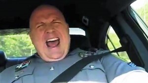 Cop sings Taylor Swift in squad car