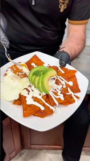 Recipe of the best Chilaquiles Rojos ever 🟥🟥 #chilaquiles #chilaquilesrojos #easyrecipe #recipe