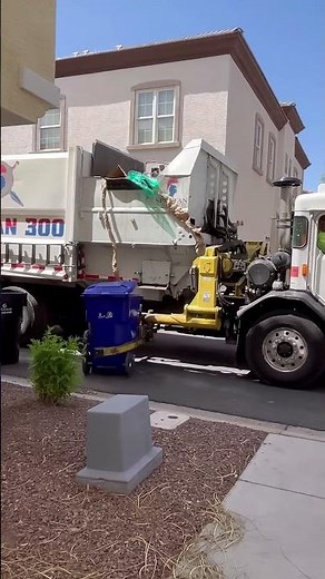Spartan 300 Demo truck for the Town Of Gilbert AZ collecting recycling on Thursday trash route 85295