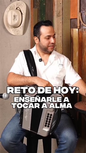 Alma Blanco on Instagram: "El reto de hoy… es enseñarle a @almablancog a cómo tocar el acordeón 😂"