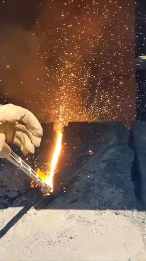 🔥💥🔥. . . . #flametech #flametechscorpion #flametechnologies #oxyfuel #oxyfueltorch #oxyfuelburning #oxyfuelcutting #sip #steel #steelindustry #steelindustryproducts #scrap #scrapyard #steelmill #cut #cuttıng #burn #burning #torch #torchcutting #torchburning #hot #fire #flame #flames #madeinusa