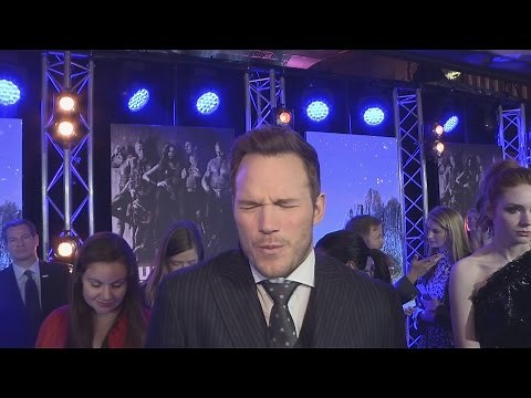 Chris Pratt's AMAZING dance moves at Guardians of the Galaxy 2 premiere
