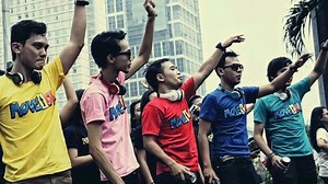 Hello Band, Buat Lagu untuk Penggemar