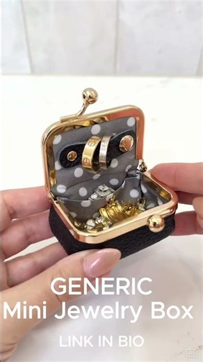 GENERIC JEWELRY BOX Discover everyday elegance with Generic’s genuine leather mini jewelry box ✨