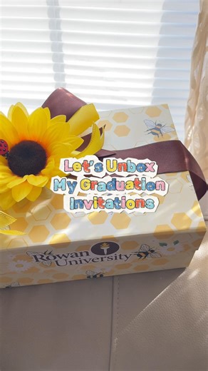 Graduation Invitation Ideas | Unboxing my Grad Invites