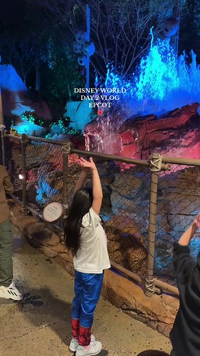 Izzy Marvel Costume at Epcot | Disney Day 2 Vlog