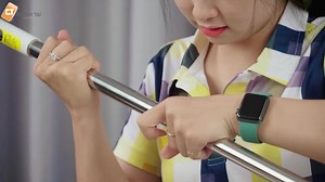 5.3K views · 28 reactions | Quét nhà rồi lau nhà, anh chị em dùng bao nhiêu thứ cho 2 việc quen thuộc này... Ad thì chỉ cần 1 thôi là đủ, Hút bụi xong là chuyển sang lau nhà luôn, không cần phải đổi sang 1 cây lau nhà khác, không phải suy nghĩ nhiều làm gì... Tiện cả đôi đường đúng không cả nhà... | Chiêm Tài Mobile | Facebook