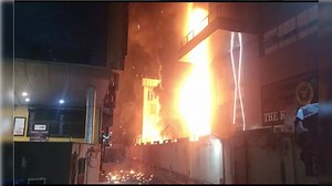 Massive Fire Erupts Near Thane's Cine Wonder Mall; CNG Car Explodes Due To Blaze | VIDEO