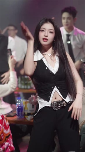 原创音乐 - 다보여이(가) 포함된 다보여 (@zybanyun) 님의 동영상