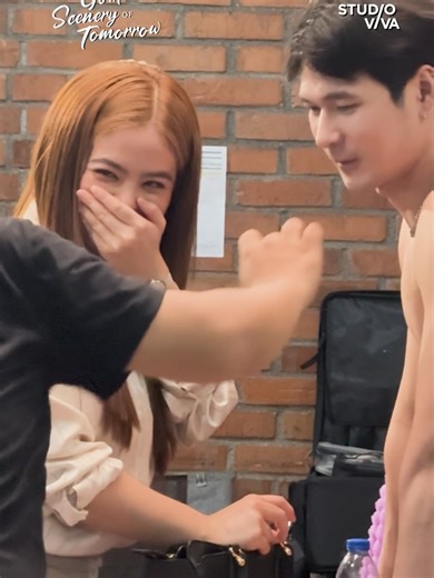 Parang napapakanta si Via ng “dararatdat Daddy” kay Kino, ha? Catch the latest episode of Golden Scenery of Tomorrow, streaming only on Viva One! https://share.vivaone.ph/GoldenSeneryOfTomorrowFb #GoldenSceneryOfTomorrow #GSOTChangingTides #BeaBinene | #WilbertRoss #WilBea | #ViArkin #UniverKada #StudioViva