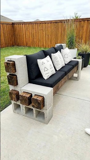 DIY Outdoor Bench Made from Concrete Blocks & Wood | Budget-Friendly Backyard Transformation! 🪵🪨☕..