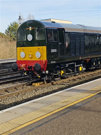 Class 20 and Class 90 Trains Passing Through Leamington