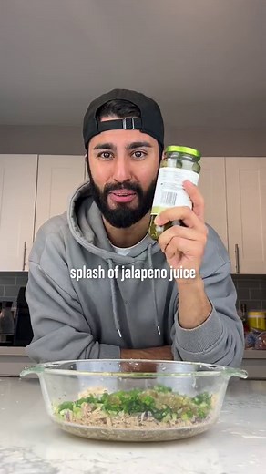 Here’s how to make the best Tuna Sandwich. Healthy, protein packed and delicious.👇🏼 - 2 cans flaked light tuna (drained) Squeeze of lemon 1/3 cup chopped red onions 1/3 cup chopped celery 1/3 cup chopped green onions 2 tbsp chopped pickled jalapenos (or chopped pickles) Splash of juice from jalapeno/pickle jar 2 tbsp light mayo 1 tsp dijon mustard 1 tsp salt and pepper 1/2 tsp chili flakes - Serve on your favourite toast! I use sourdough bread. - - #recipe #homecooking #healthy #healthyrecipes