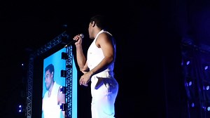 Carlos Rivera en Estadio Nacional canta ante 14 mil personas, es parte de la gira que celebra 20 años de carrera musical. | Noticias Repretel Costa Rica