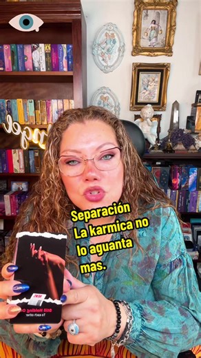 Se está desabotonando el castillo de ilusiones de la karmica con esta persona. Ya no se soportan el uno al otro. Están en una relación muy tóxica. Tienen problemas financieros y no se llevan bien. A punto de separarse. La karmica quiere pelear contigo.