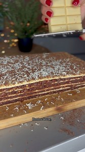 PRĂJITURĂ CU FOI DE NAPOLITANĂ Cel mai simplu și delicios desert este cu siguranta prajitura cu foi de napolitană, deoarece nu necesită coacere și se face cât ai clipi. 📋INGREDIENTE: ◾️ 5 foi de napolitana (15x 29 ) ◾️350 g biscuiti populari ◾️250 g nuca ◾️320 ml lapte ◾️200 g zahar ◾️25 g de cacao ◾️100 g ciocolată cu lapte ◾️100 g unt ◾️2-3 linguri de cremă de ciocolată ◾️opțional esenta de rom 📌decor: ◾️ciocolata alba rasa ◾️putina ciocolata neagra rasa 📋MOD DE PREPARARE: 1️⃣ Începem prin 