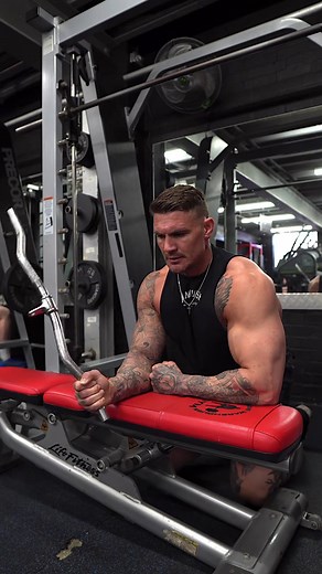 Are you suffering from Golfers Elbow Pain? Improve your recovery with these 4 exercises & tips💪Try using isometric holds and a lighter weight to start, then progress up from there. #golferselbow #recovery #physio #exercise #gym