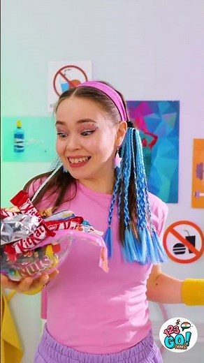 मीठा खाते-खाते वह सुपर फिट बन गई 😂 🍭