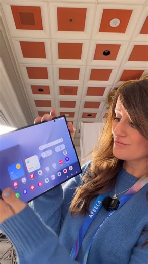 I got to check out the Samsung TriFold and the display is insane! It’s so thin 😍😍😍 #CES2026 #trifold | Jenna Ezarik