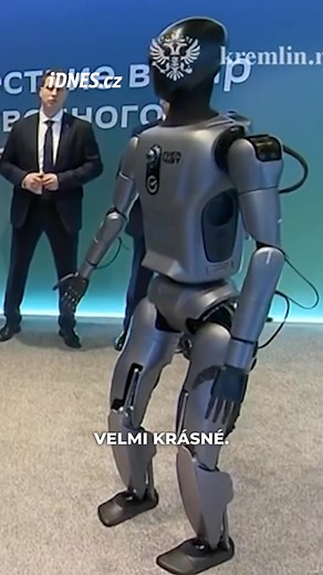 1.1M views · 4.3K reactions | Ruský prezident Vladimir Putin si na technologické konferenci největší ruské banky Sberbank prohlédl nového ruského robota s umělou inteligencí. Stroj se mu představil a dokonce i zatančil. Putin to ocenil jako hezké vystoupení. Akce se odehrála krátce poté, co se jiný ruský robot zřítil na pódiu.  Reuters | iDNES.cz | Facebook