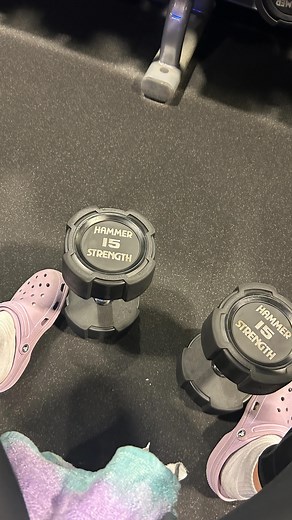 Been a while since I jumped on the hip thruster. Although i’m never too sure if i’m using it correctly 藍 if you have any insights/hints/tips im here for it. Thanks @cillafindssanity for making me give it a go again. #doitforthegains #hipthrusters #workout #plantbasedpower | Plant Based For Weight Loss | Facebook