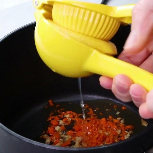 Golden Tea Recipe with Mānuka Health Honey