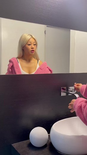 Modern Bathroom Sink and Faucet Interactions