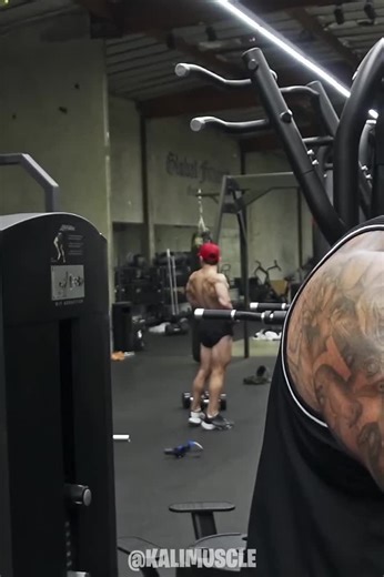 Bodybuilder Eats Only Meat!