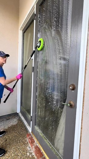 374K views · 12K reactions | I’m not a professional window washer BECkY! 藍 #crazycleaninglady222 #cleaningtipsandtricks #deepcleaningservice #cleaningladylife #crazycleaninglady #cleanwithme #cleaningservice #cleaning #cleaningtips | Samantha R Mancuso | Facebook