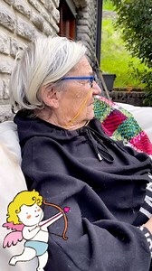 Mamma dice ‘meglio sole’ e, a pensarci bene, credo abbia ragione! Questo nn vuol dire isolarsi, chiudersi in se stessi. D’altronde, chi non vorrebbe svegliarsi la domenica senza discussioni su che cosa fare o nn fare 🤗 o quale serie guardare o su chi ha lasciato il dentifricio senza tappo🪥🦷? Scherzi a parte, scegliere di stare con qualcuno non dovrebbe mai significare rinunciare a se stessi. L’amore ❤️💝 è bello quando è libertà condivisa, quando due persone camminano fianco a fianco, non qua