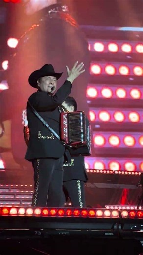 LOS TIGRES DEL NORTE EN V. CARRANZA