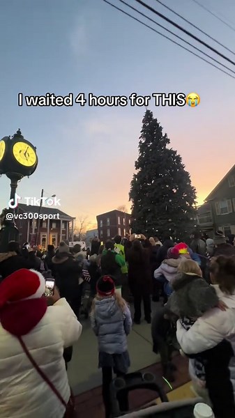 Christmas Tree Lighting Fail: What Happened After 4 Hours?